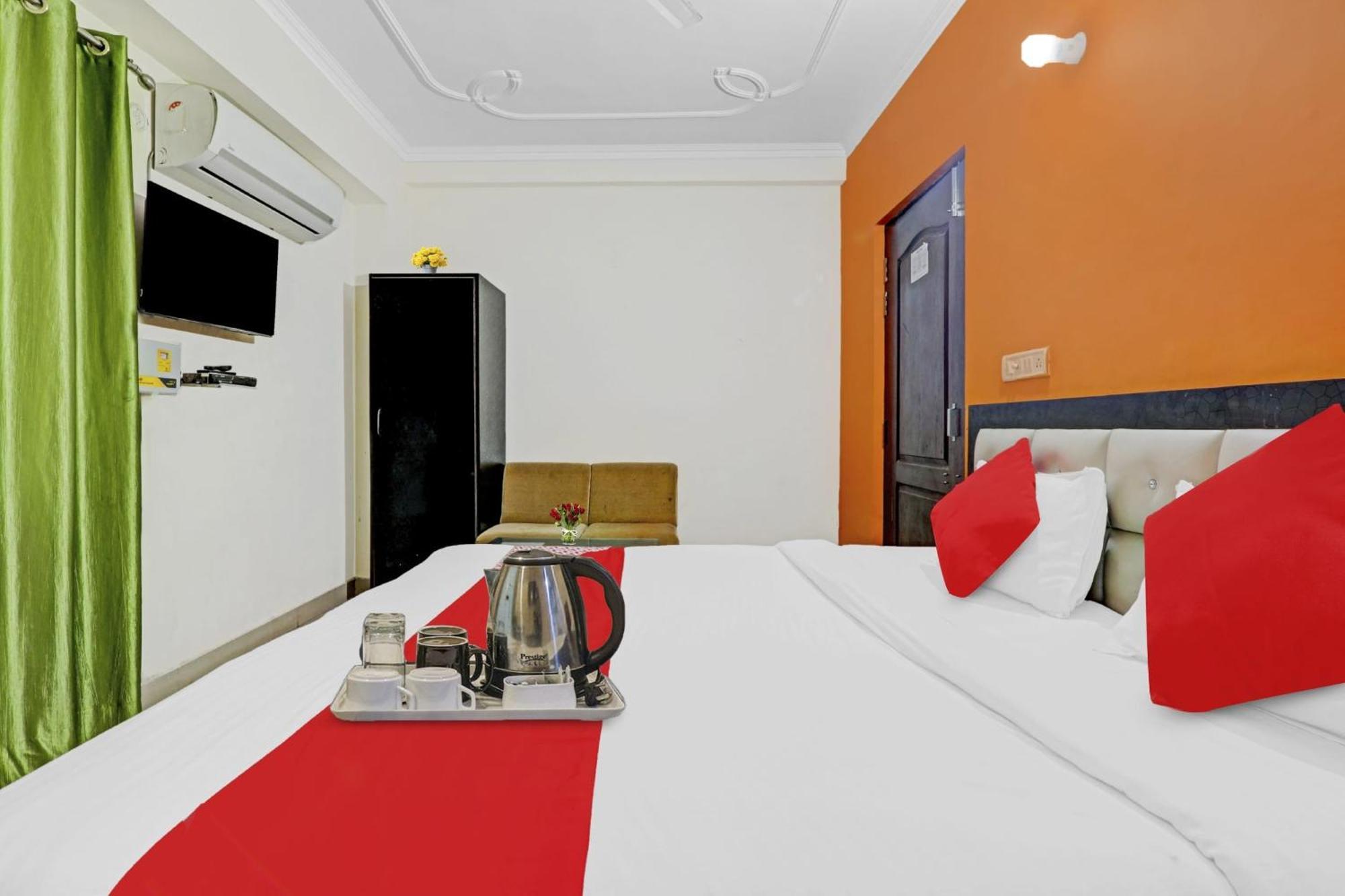 Hotel O J.D Palace Chinhat Exterior foto
