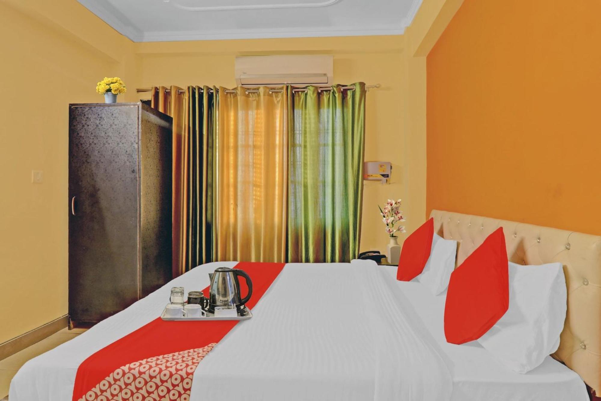Hotel O J.D Palace Chinhat Exterior foto
