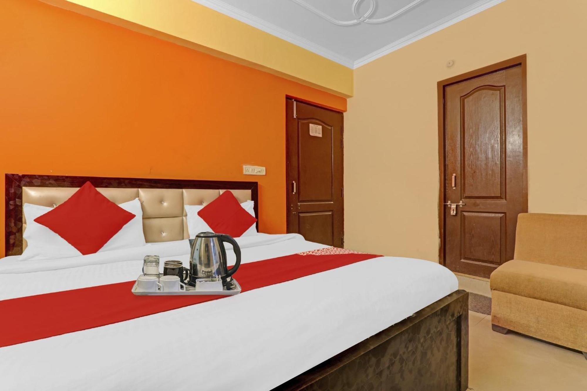 Hotel O J.D Palace Chinhat Exterior foto