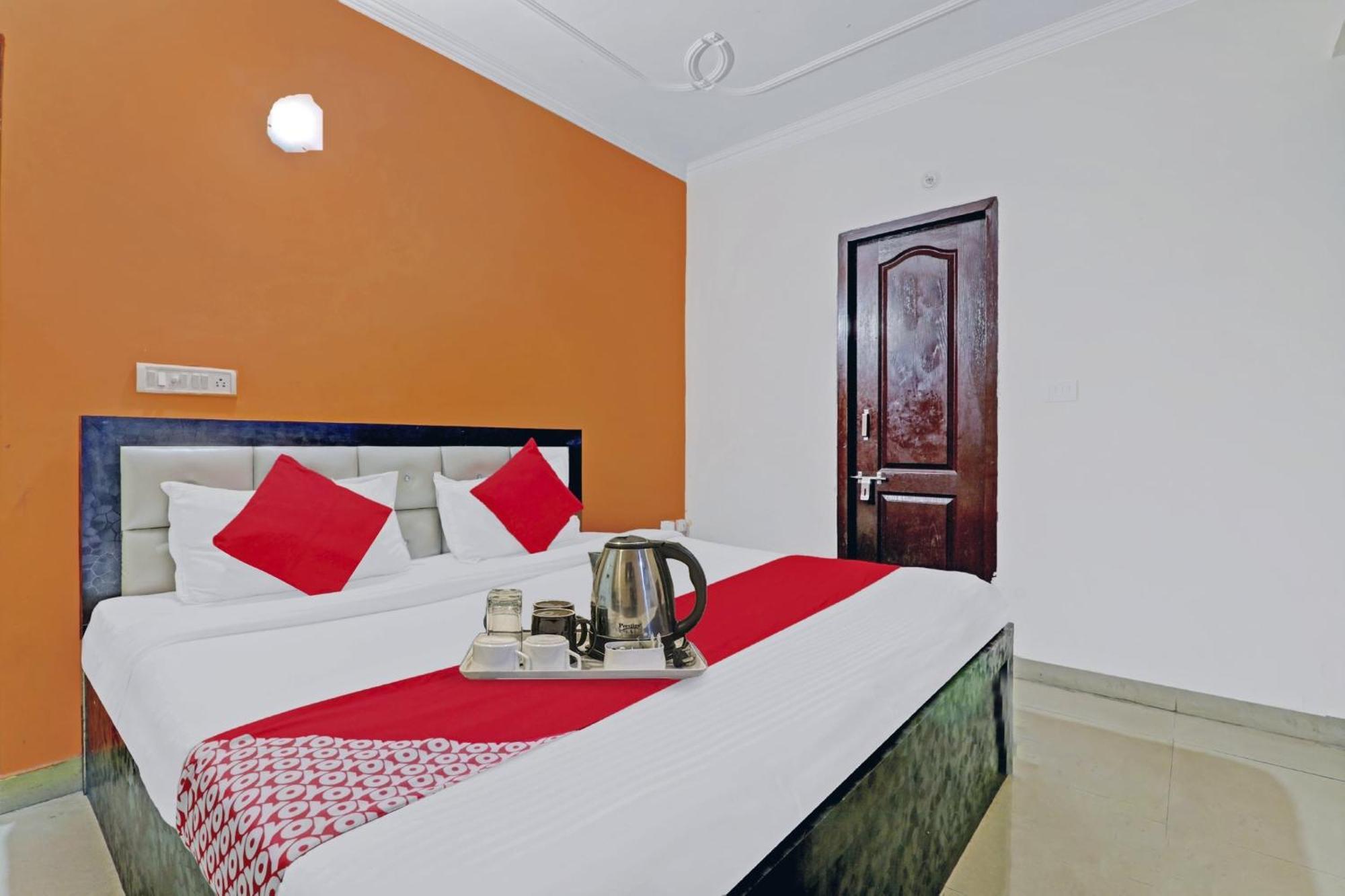Hotel O J.D Palace Chinhat Exterior foto