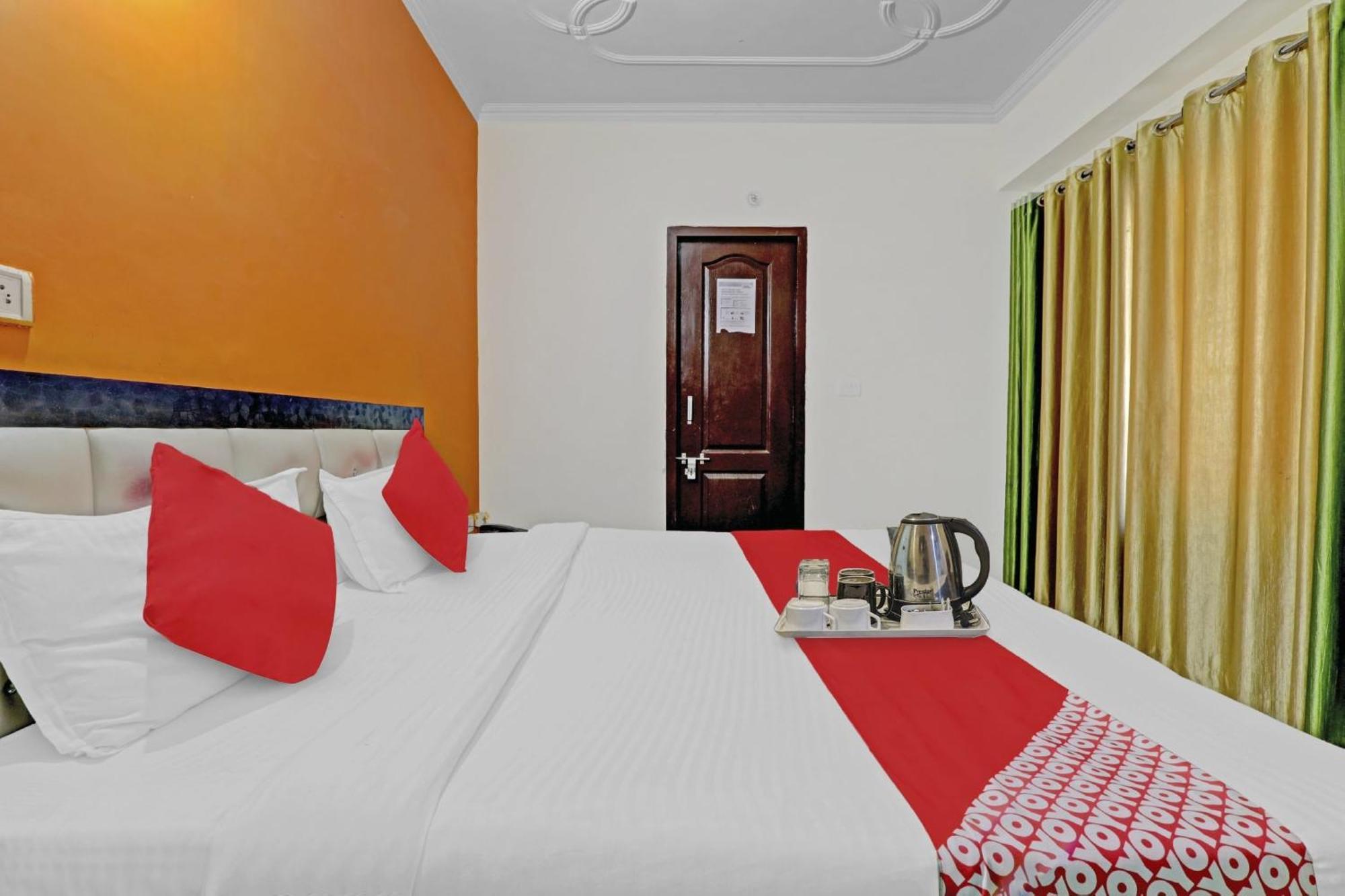 Hotel O J.D Palace Chinhat Exterior foto