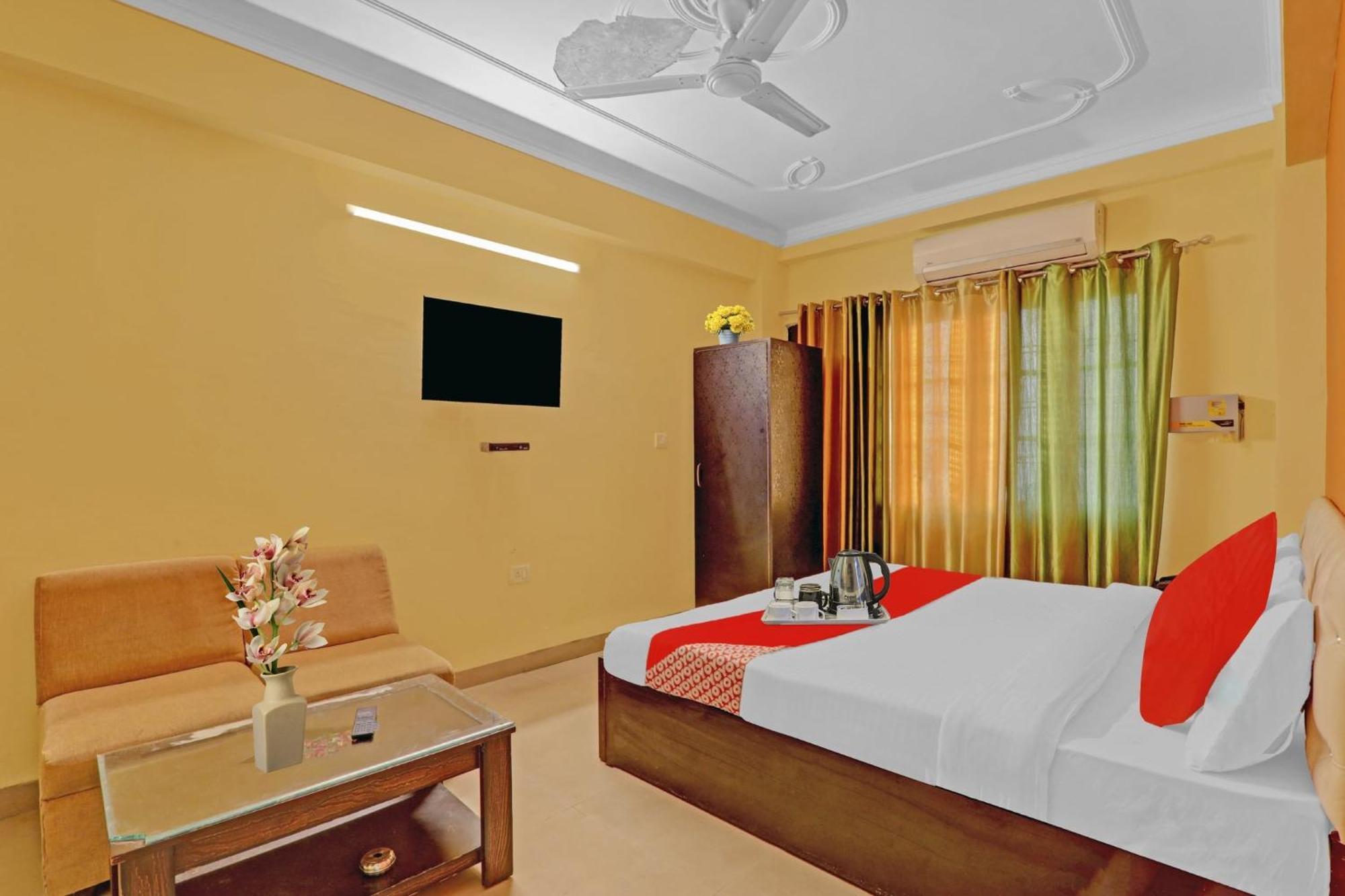 Hotel O J.D Palace Chinhat Exterior foto